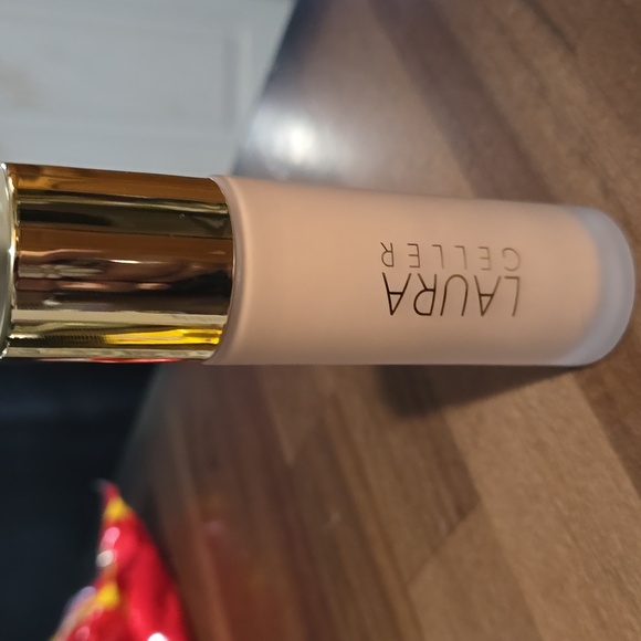 Laura Geller Double Take Liquid Foundation - MEDIUM - Picture 3 of 6